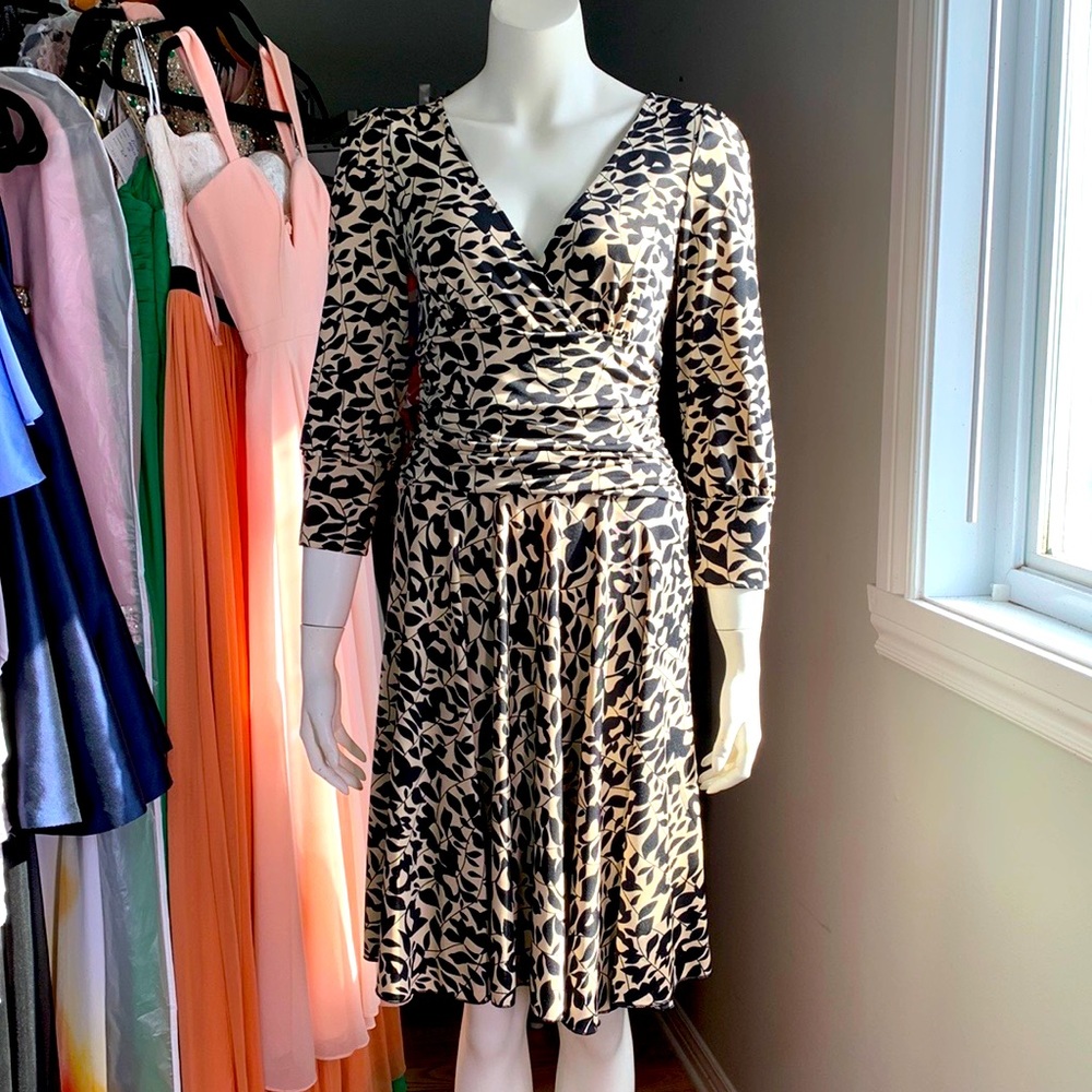 Bcbg Casual Dress Womens Floral print Black Beige Fit and Flare Medium New
